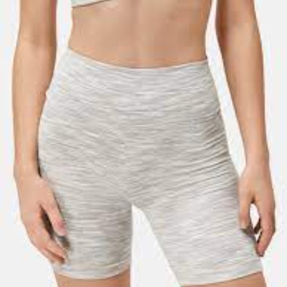 NWT Outdoor Voices Flow 7” Short in Oatmeal, S - Picture 2 of 8